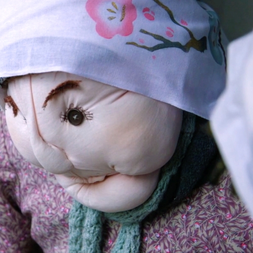 Dit Japanse dorp is beladen met poppen van dode mensen