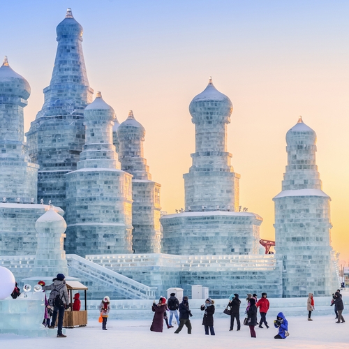 Het grootste winterfestival ter wereld is beladen met gigantische ijssculpturen